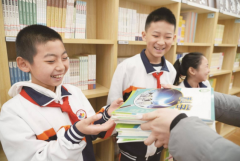 鼓舞孩子提早联系同学和老师共享见闻和新鲜事彼此关怀